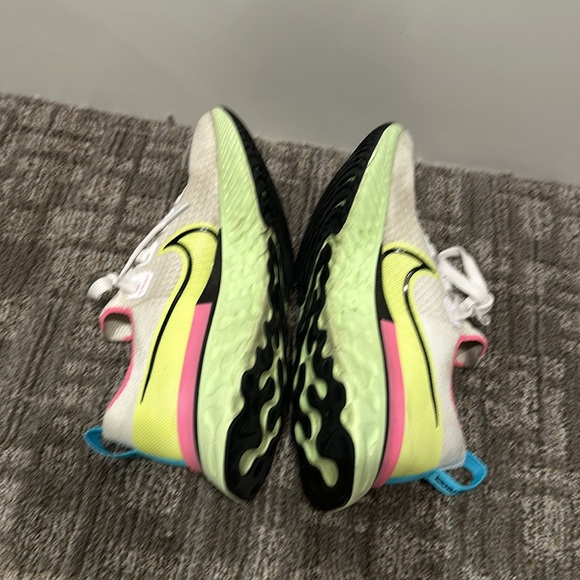 Nike Shoes Womens 8.5 Athletic Trainers React Infinity Run Flyknit Shoes - Picture 4 of 4
